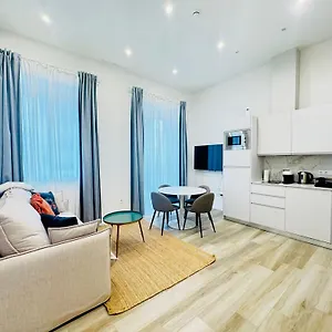 https://qe-apartments.es-andalucia.com